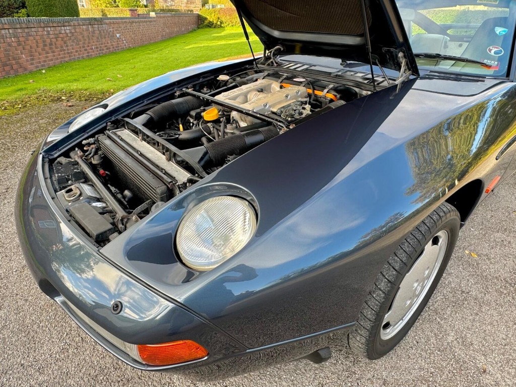 PORSCHE 928