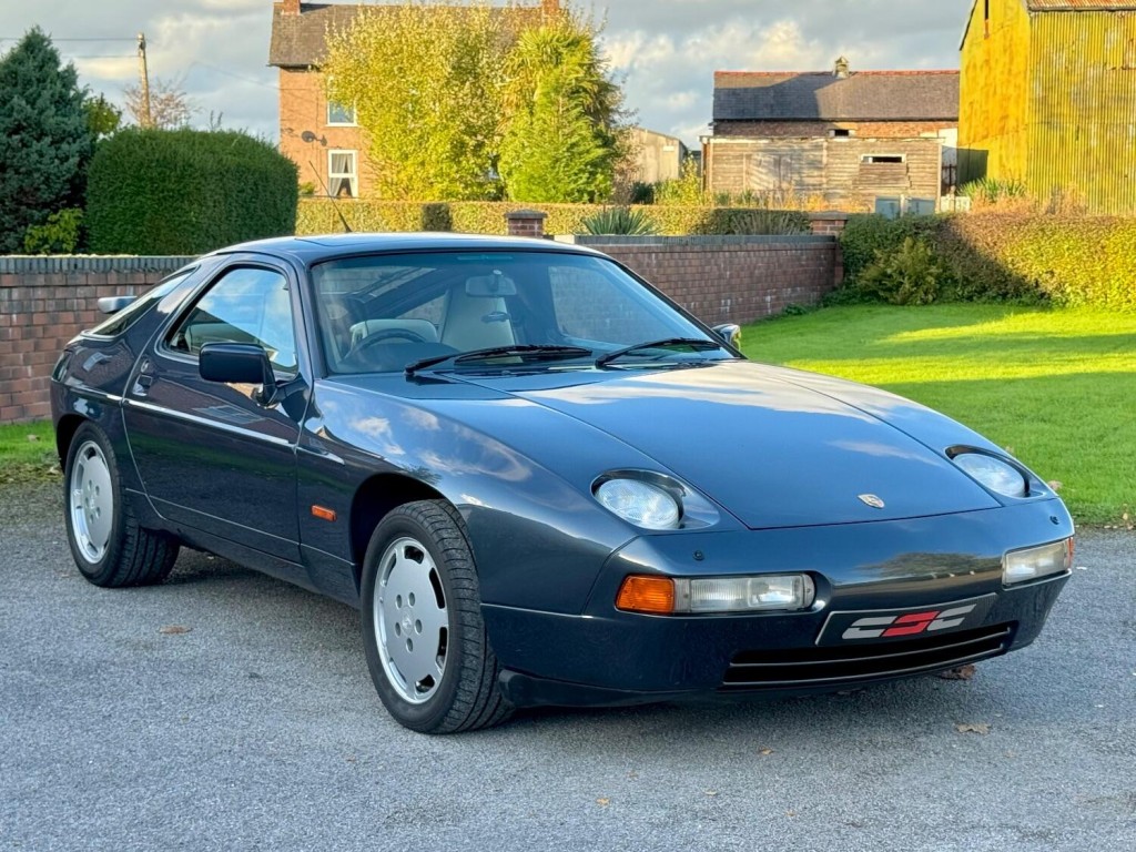 PORSCHE 928