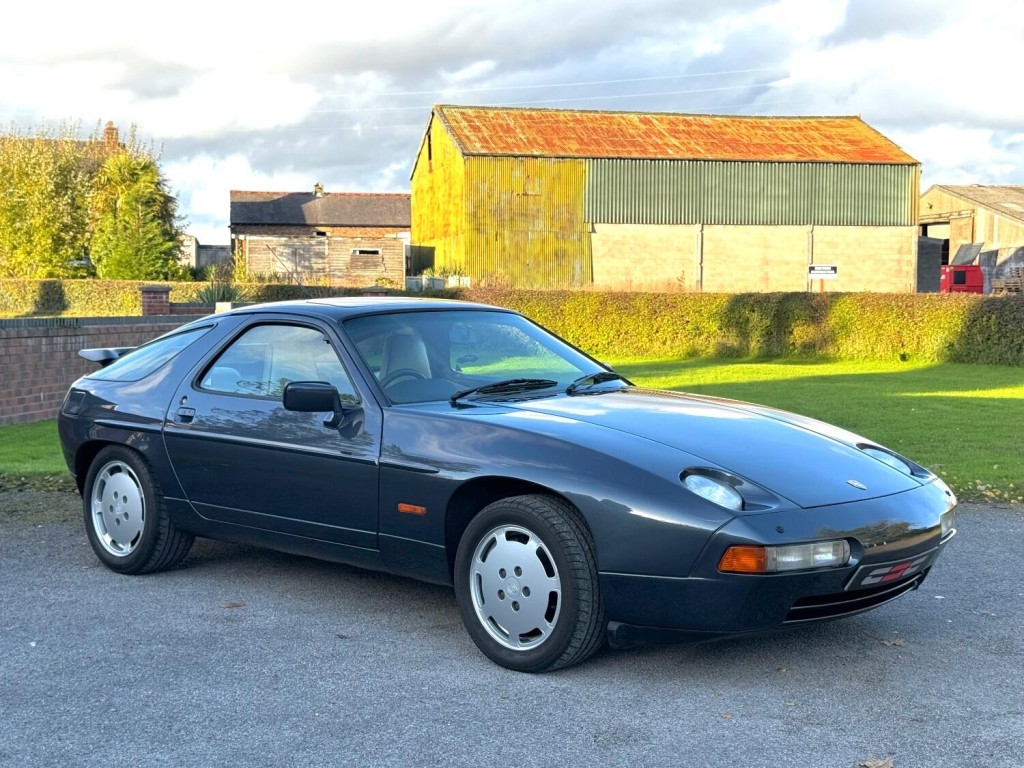 PORSCHE 928
