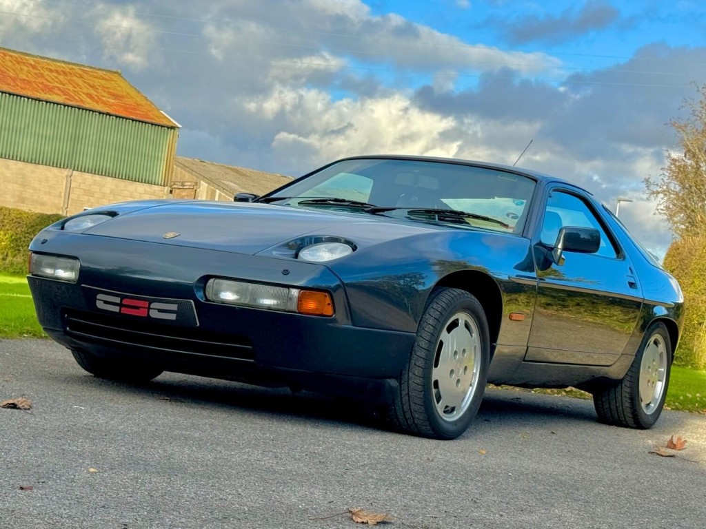 PORSCHE 928