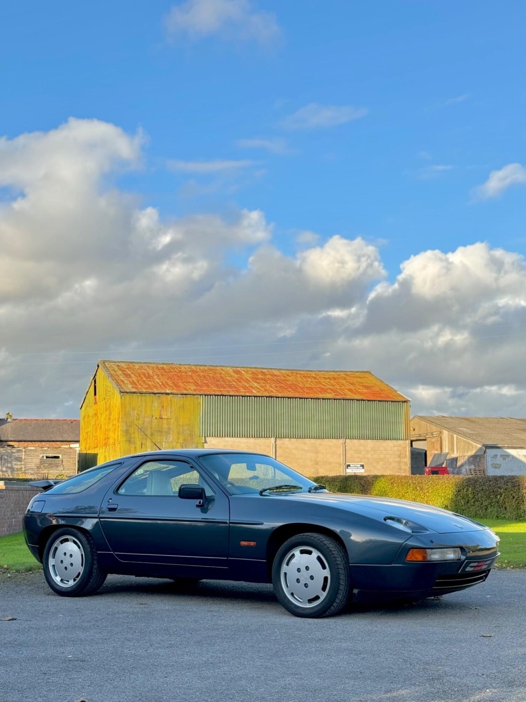 PORSCHE 928