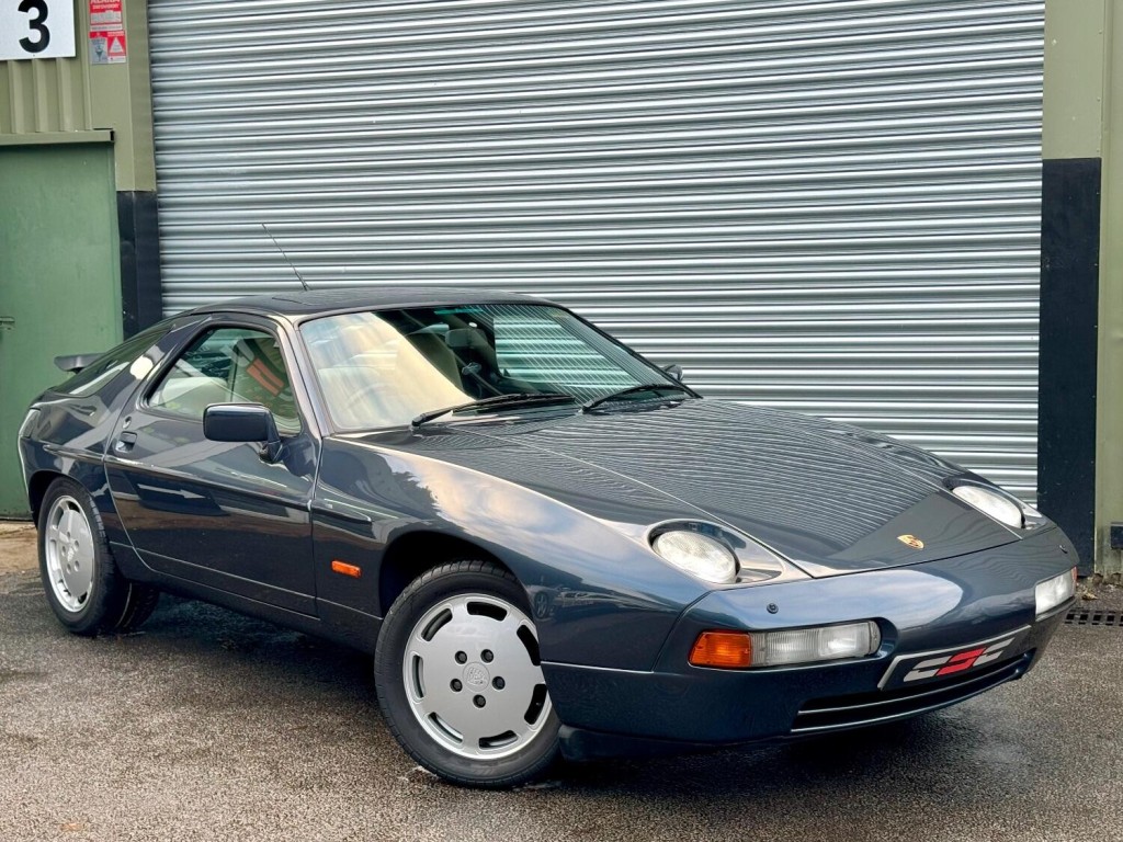 PORSCHE 928