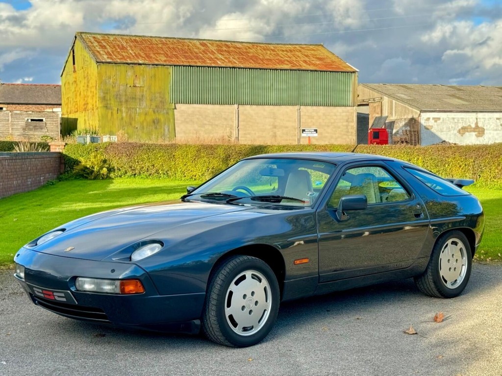 PORSCHE 928
