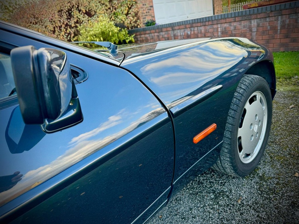PORSCHE 928