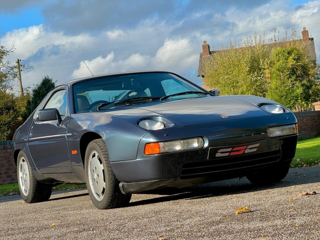 PORSCHE 928