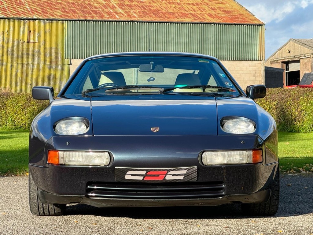 PORSCHE 928