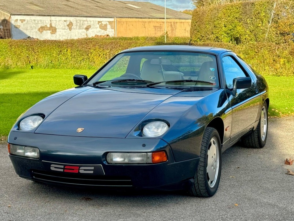 PORSCHE 928