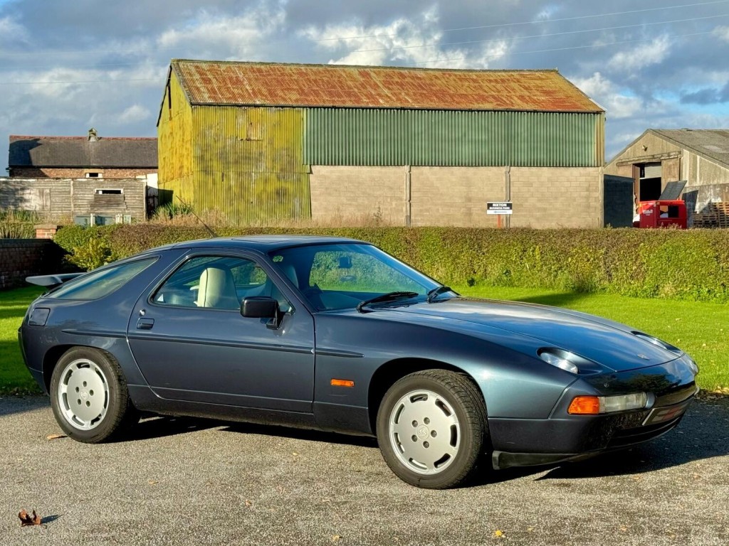 PORSCHE 928