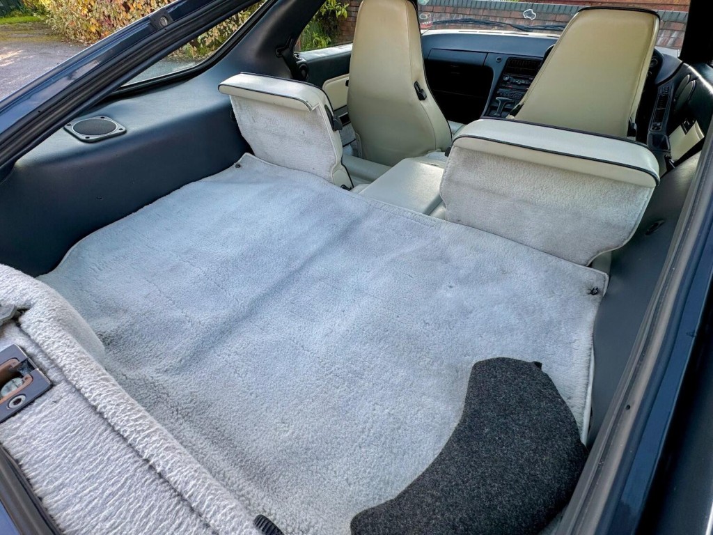 PORSCHE 928
