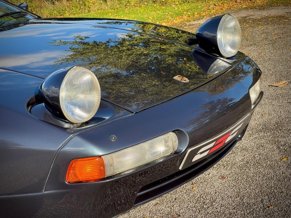 PORSCHE 928