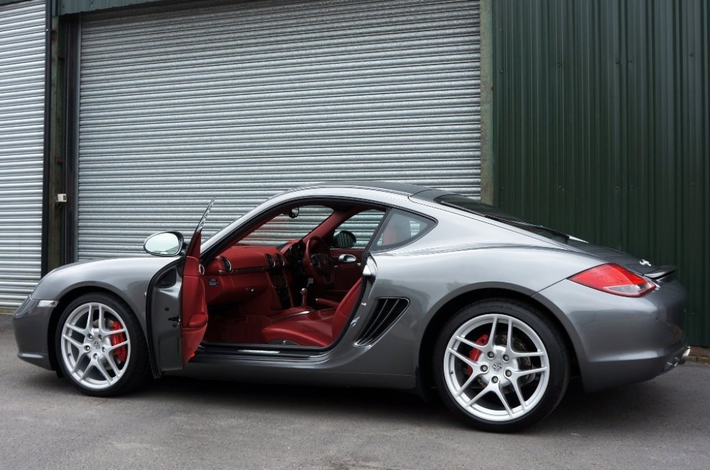 PORSCHE CAYMAN