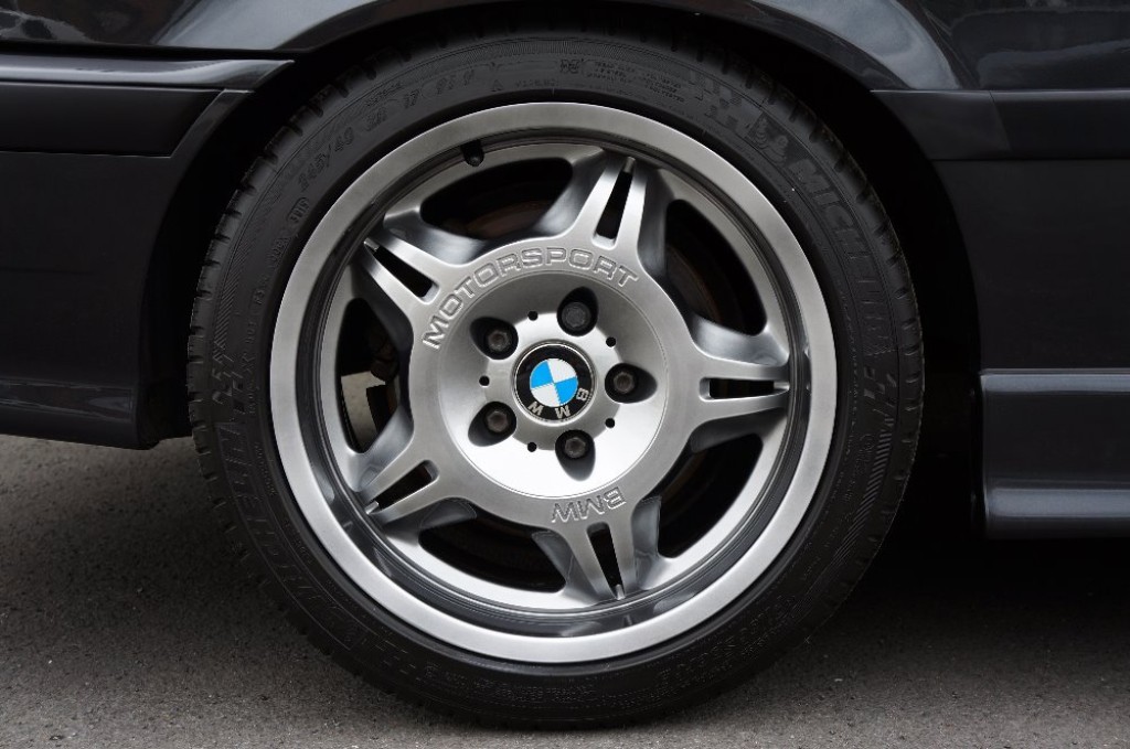 BMW 3 SERIES