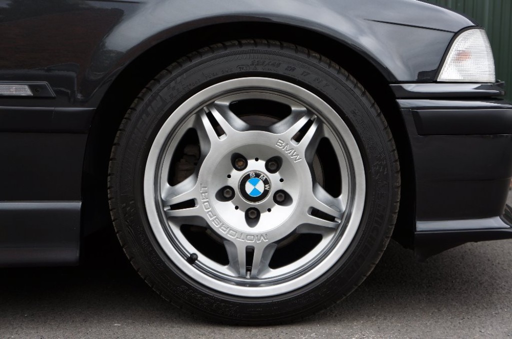 BMW 3 SERIES