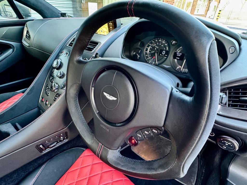 ASTON MARTIN VANQUISH