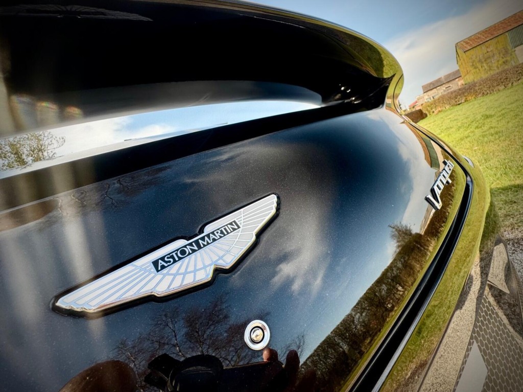 ASTON MARTIN VANQUISH