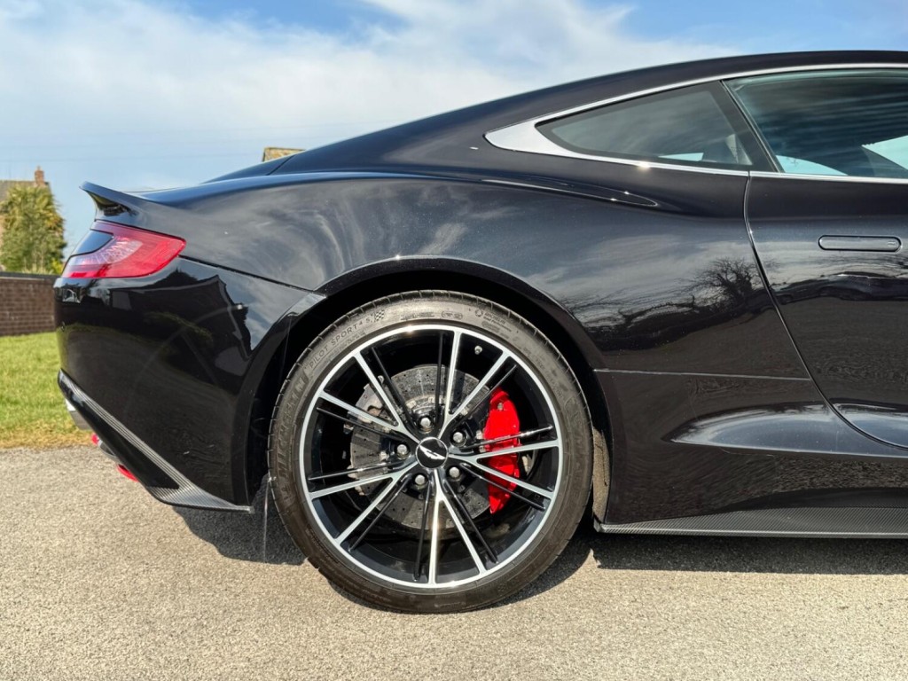 ASTON MARTIN VANQUISH