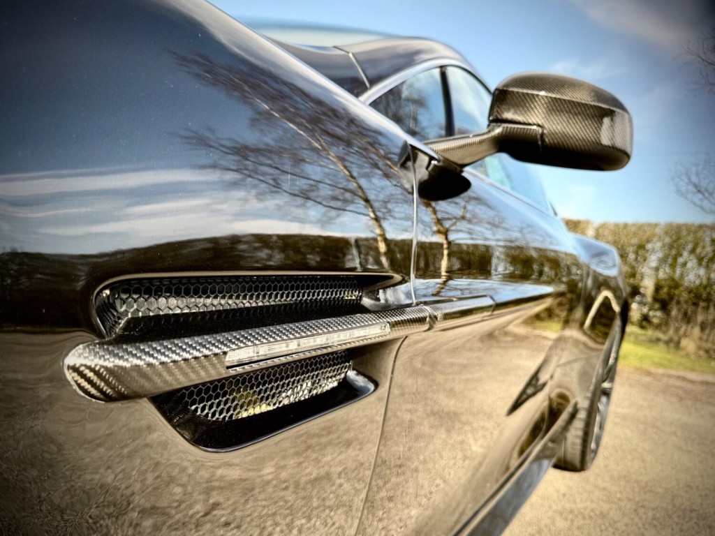 ASTON MARTIN VANQUISH