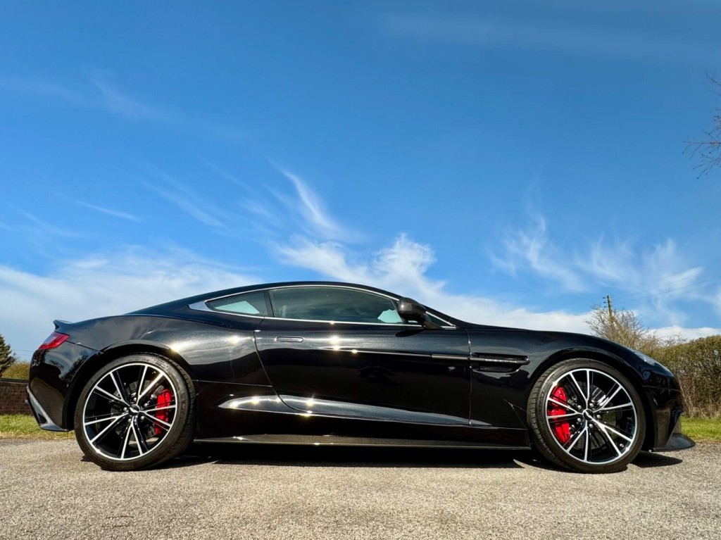 ASTON MARTIN VANQUISH