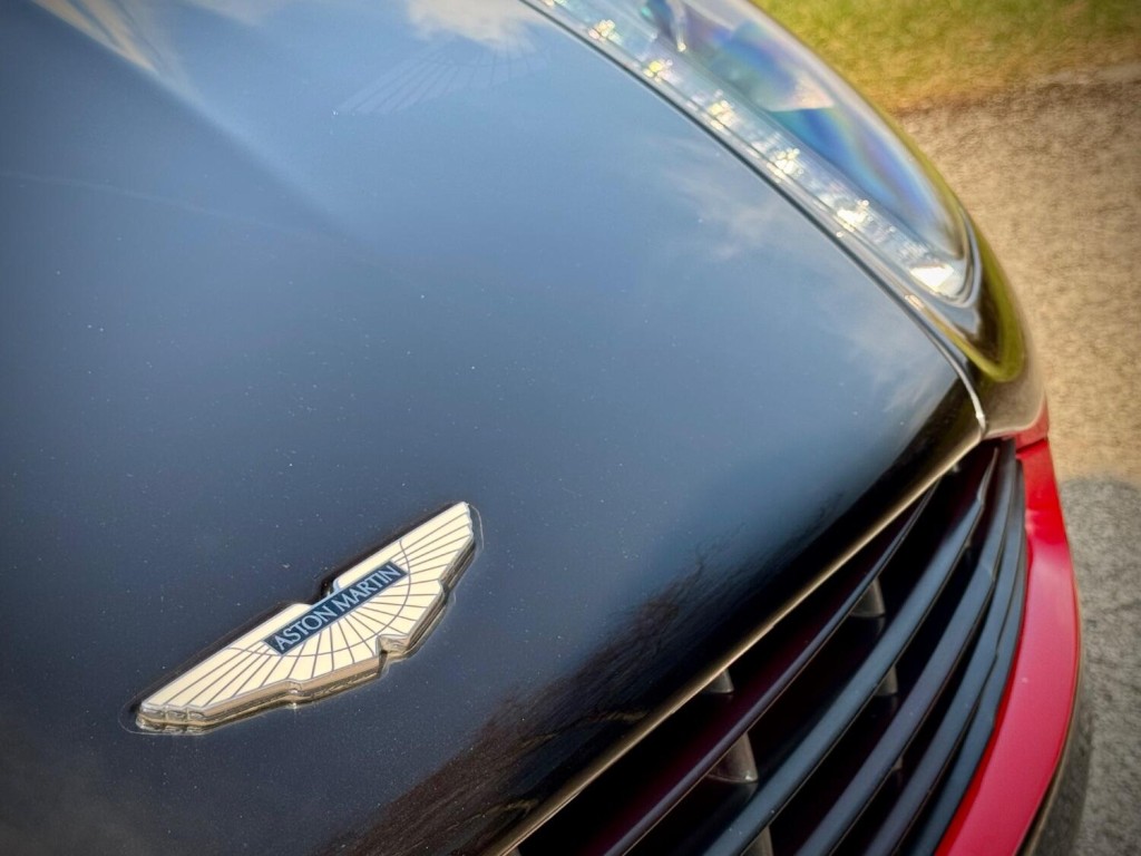 ASTON MARTIN VANQUISH