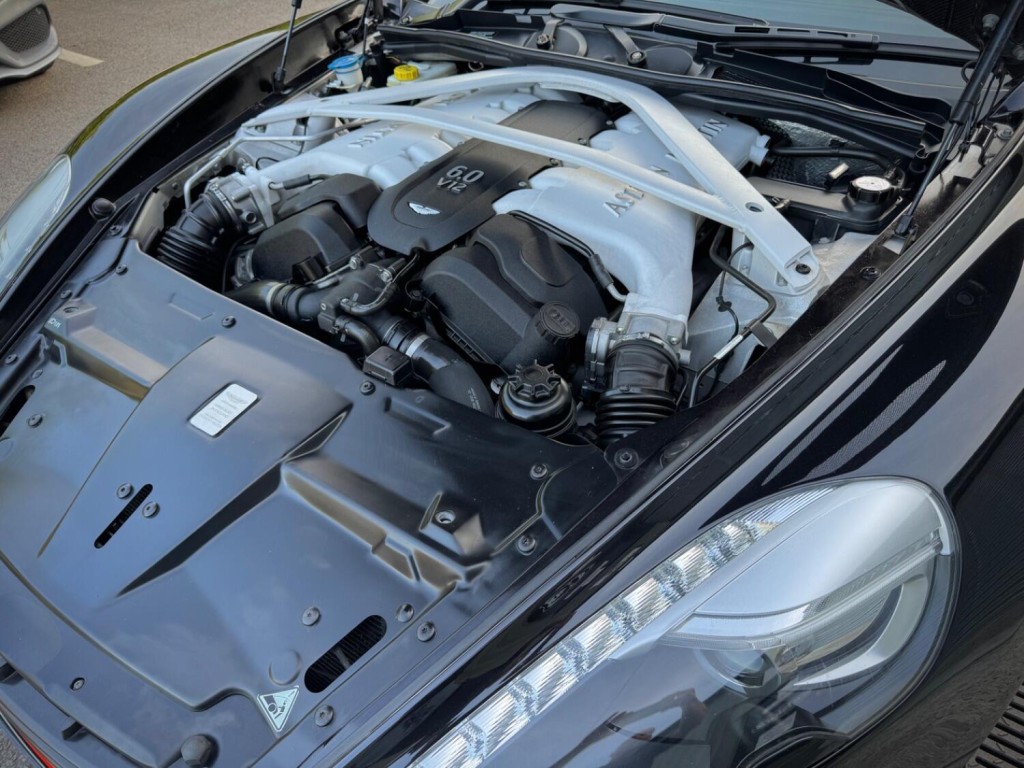 ASTON MARTIN VANQUISH