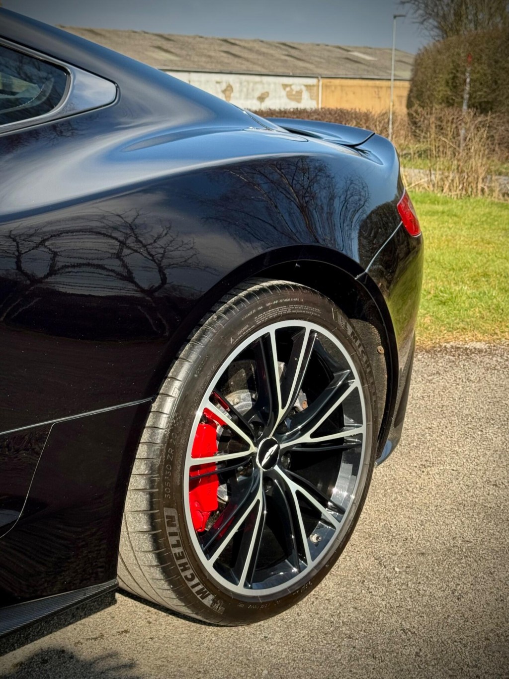ASTON MARTIN VANQUISH