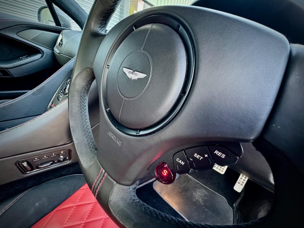 ASTON MARTIN VANQUISH