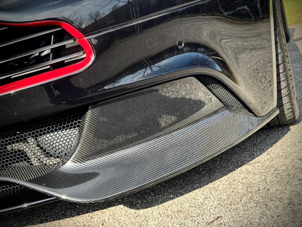 ASTON MARTIN VANQUISH
