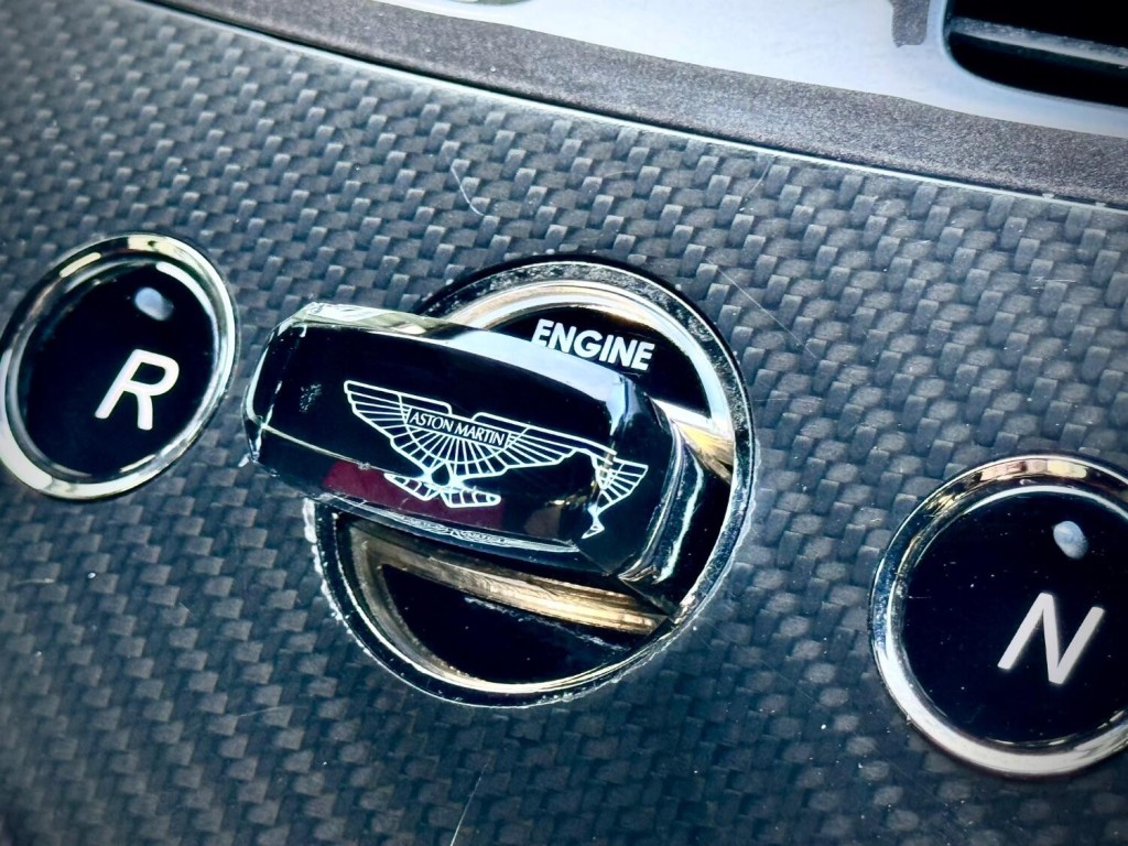 ASTON MARTIN VANQUISH