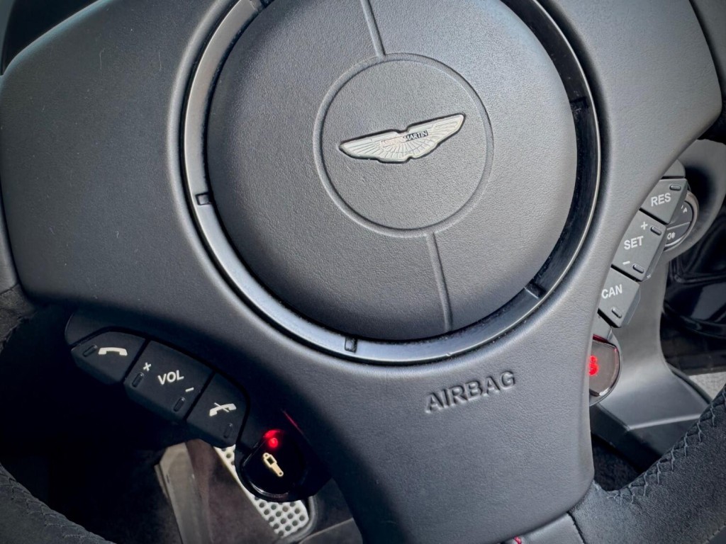 ASTON MARTIN VANQUISH