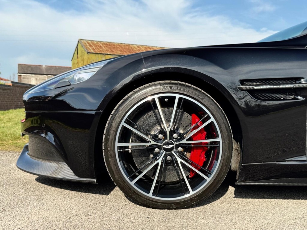ASTON MARTIN VANQUISH