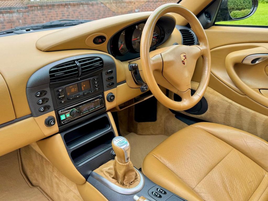 PORSCHE 911