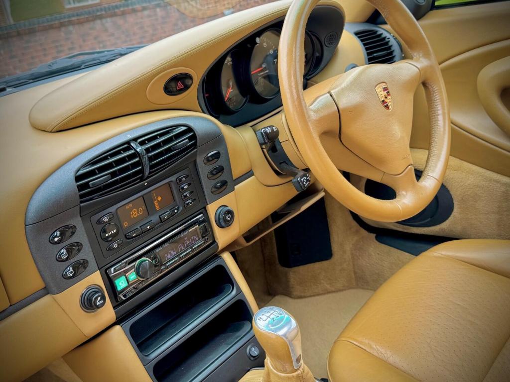 PORSCHE 911