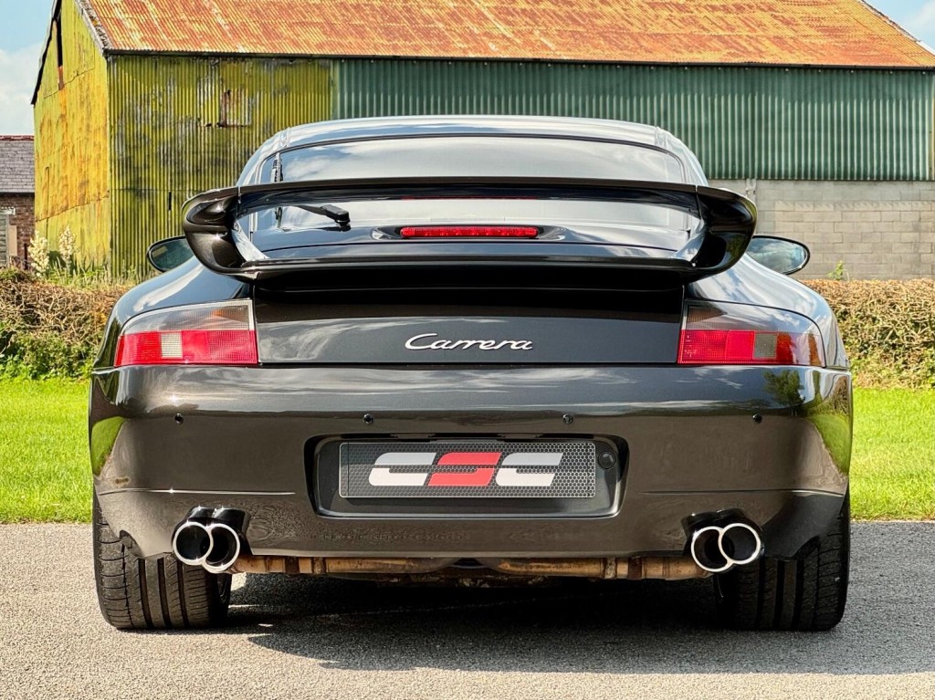 PORSCHE 911