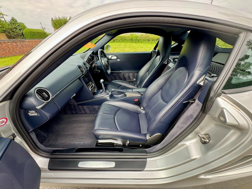PORSCHE CAYMAN
