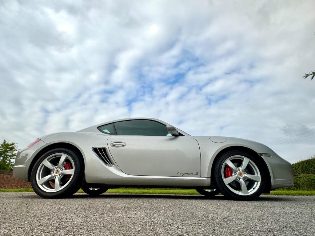 PORSCHE CAYMAN