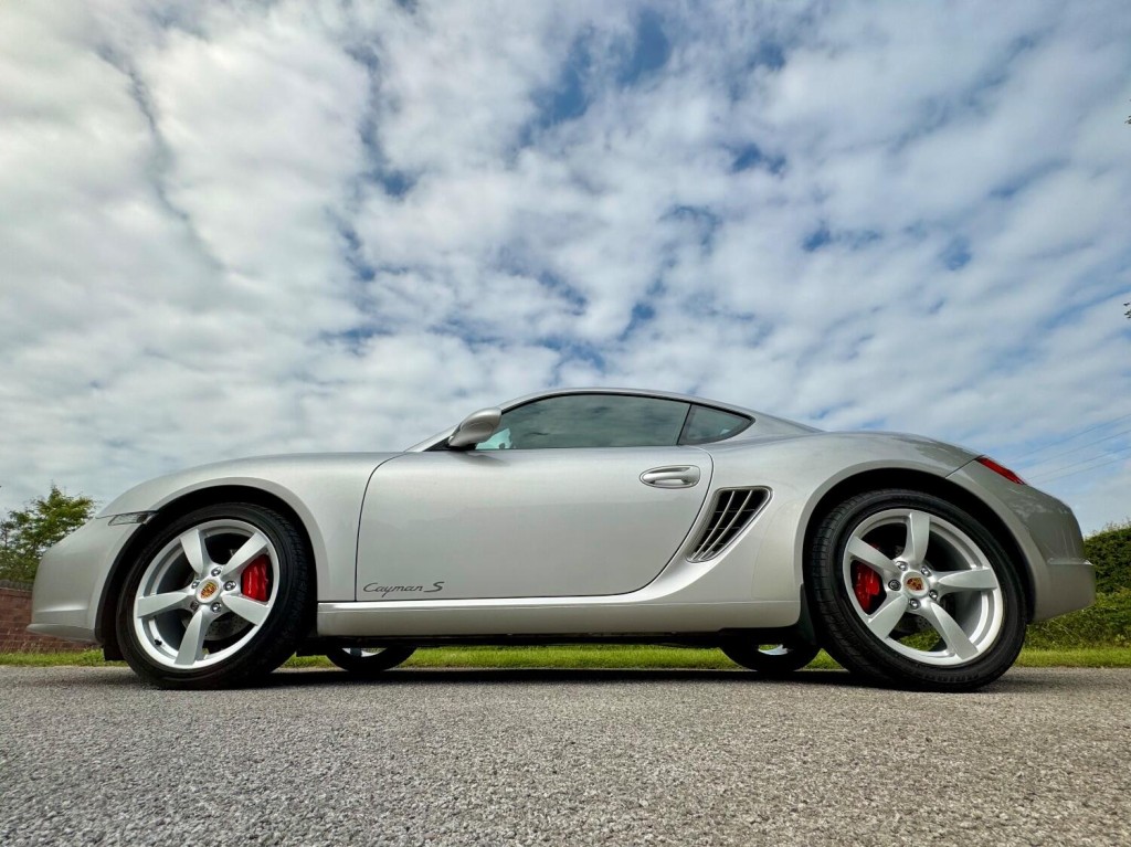 PORSCHE CAYMAN