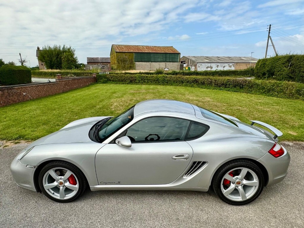 PORSCHE CAYMAN