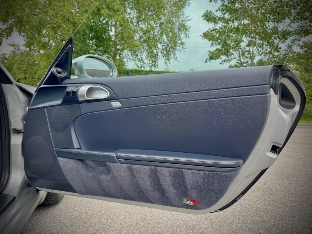 PORSCHE CAYMAN