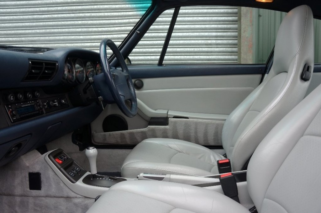 PORSCHE 911