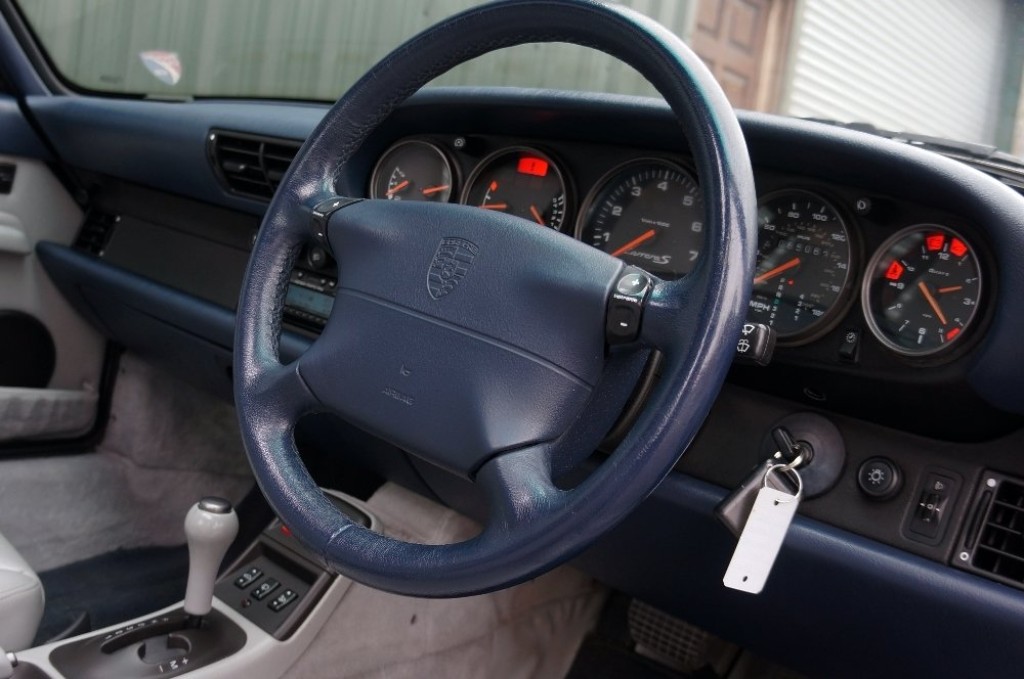 PORSCHE 911