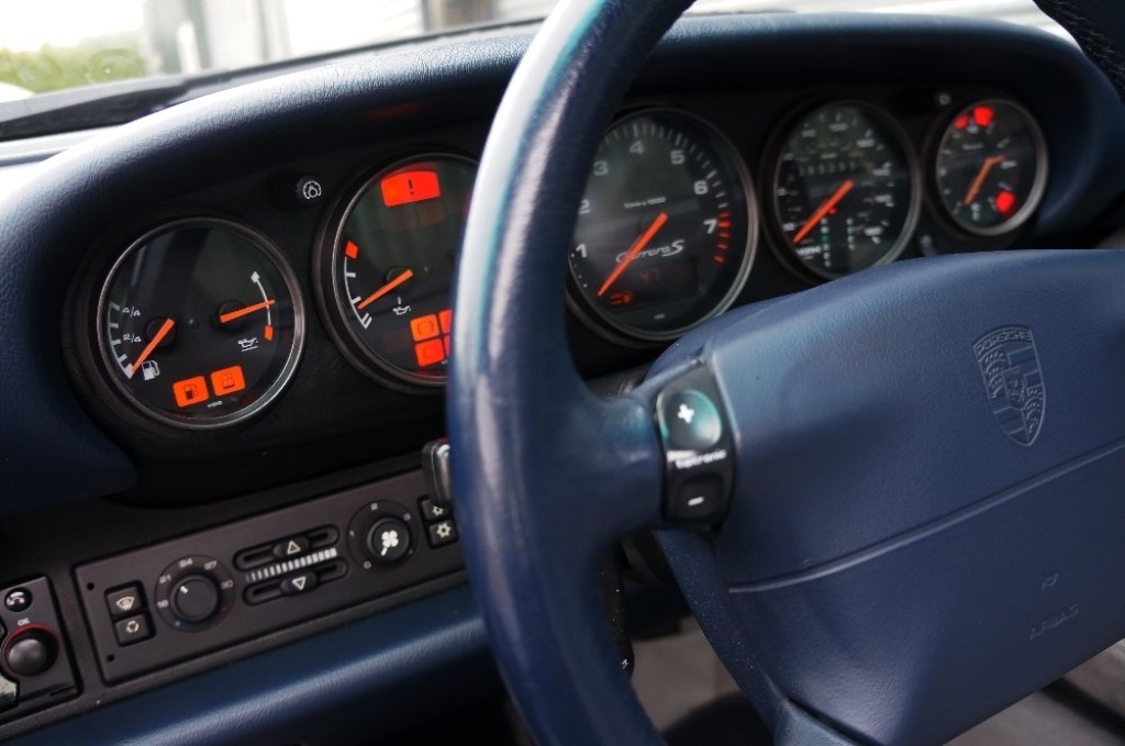 PORSCHE 911