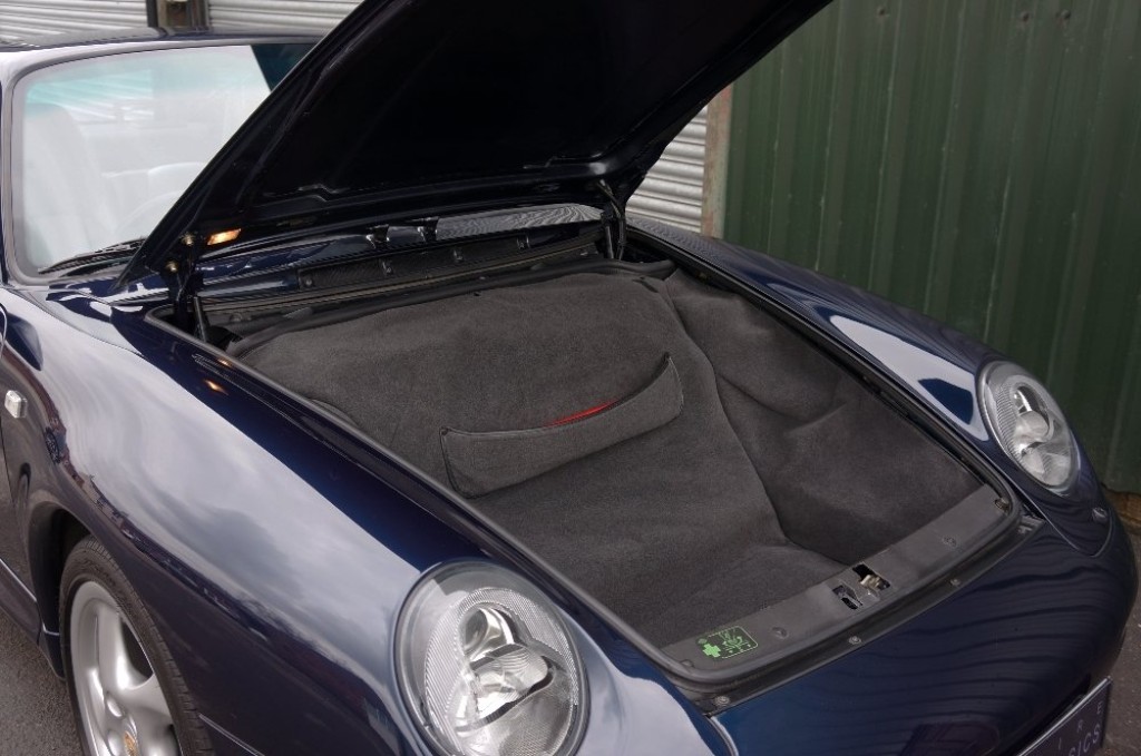 PORSCHE 911