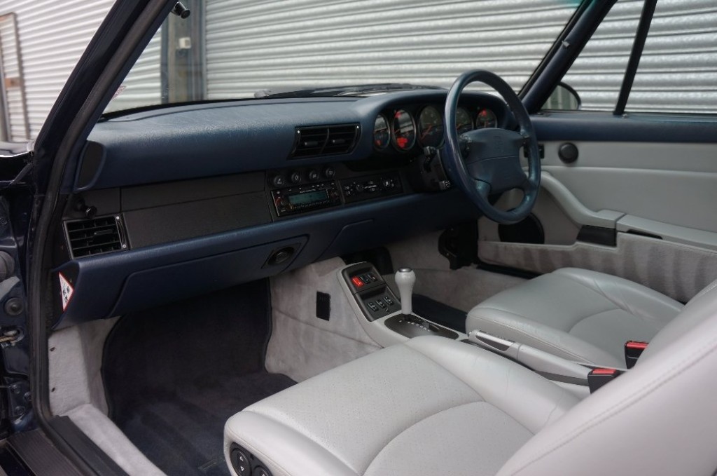 PORSCHE 911