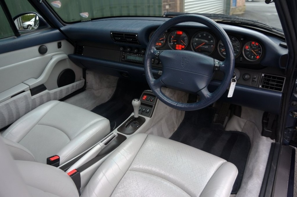 PORSCHE 911