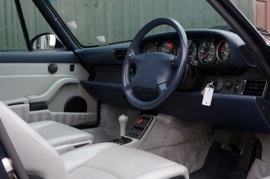 PORSCHE 911