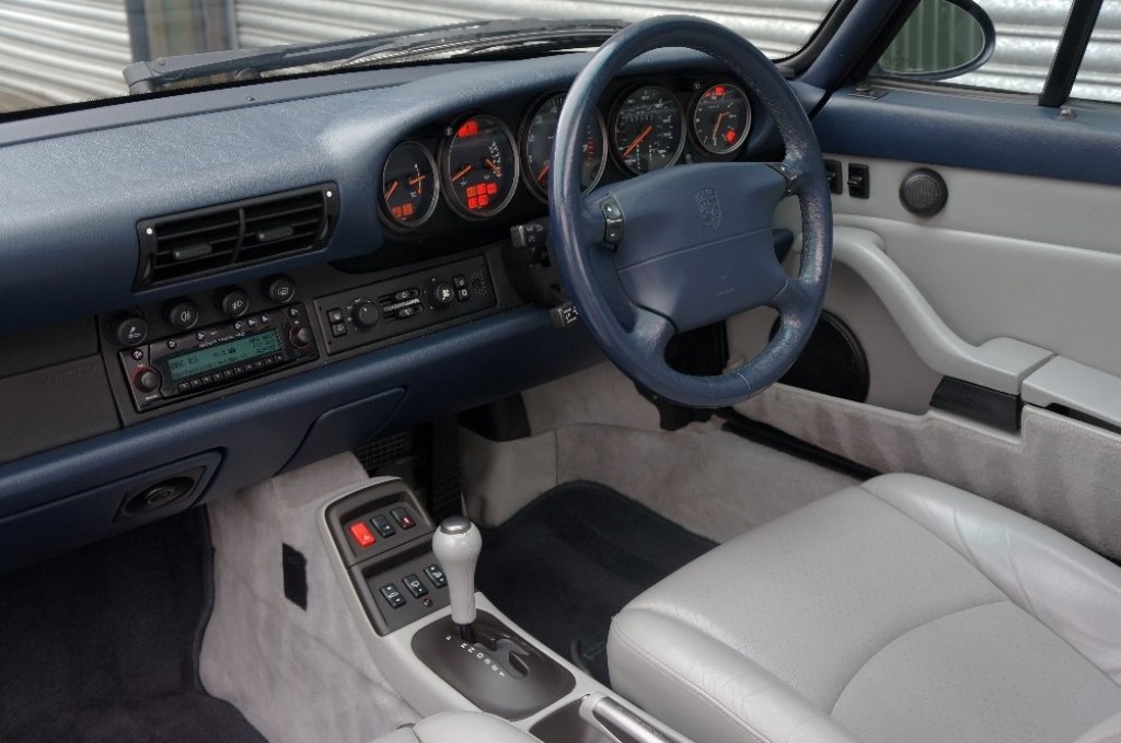 PORSCHE 911