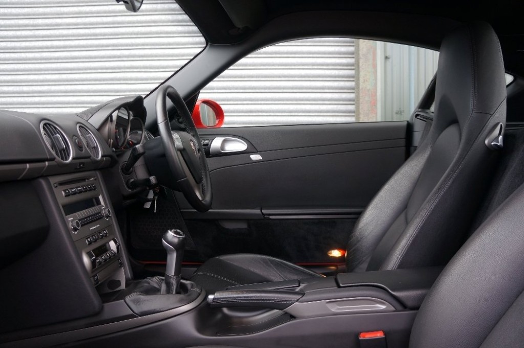 PORSCHE CAYMAN