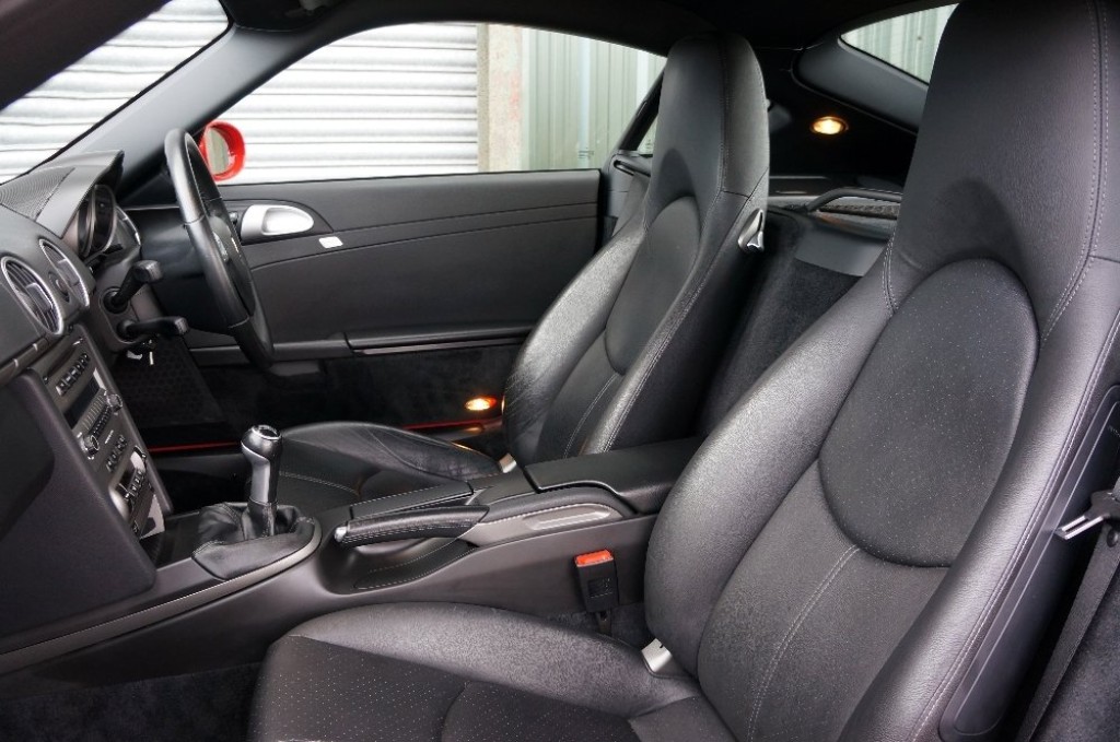 PORSCHE CAYMAN