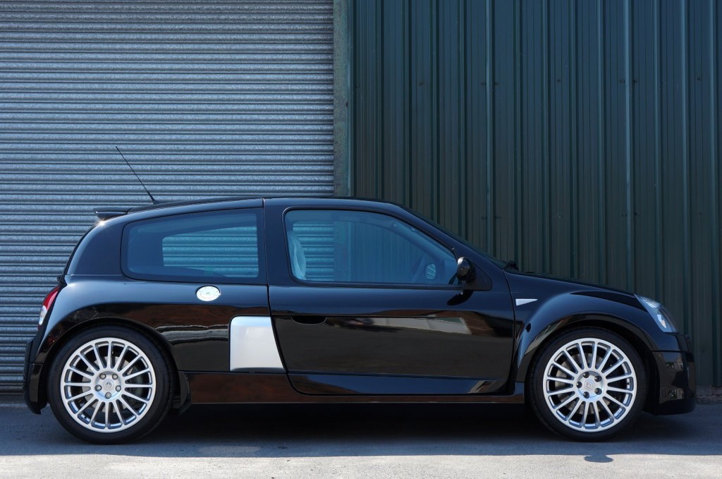 View RENAULT CLIO RENAULTSPORT 255 V6