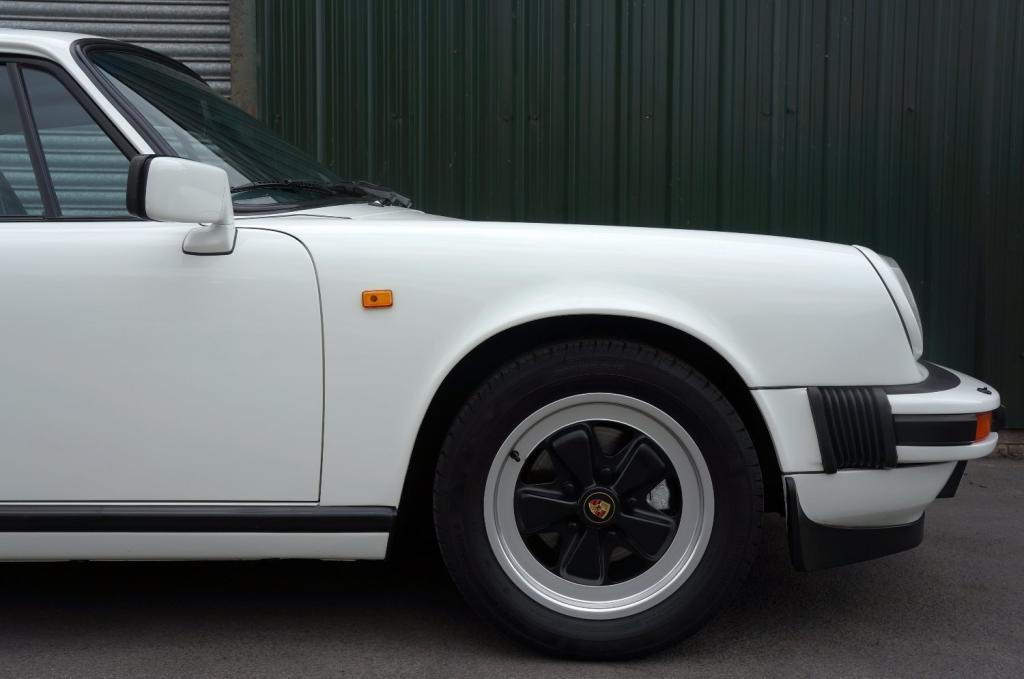 PORSCHE 911 CLASSIC